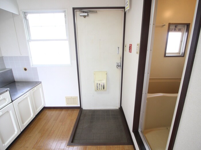 物件内観写真15　(玄関)