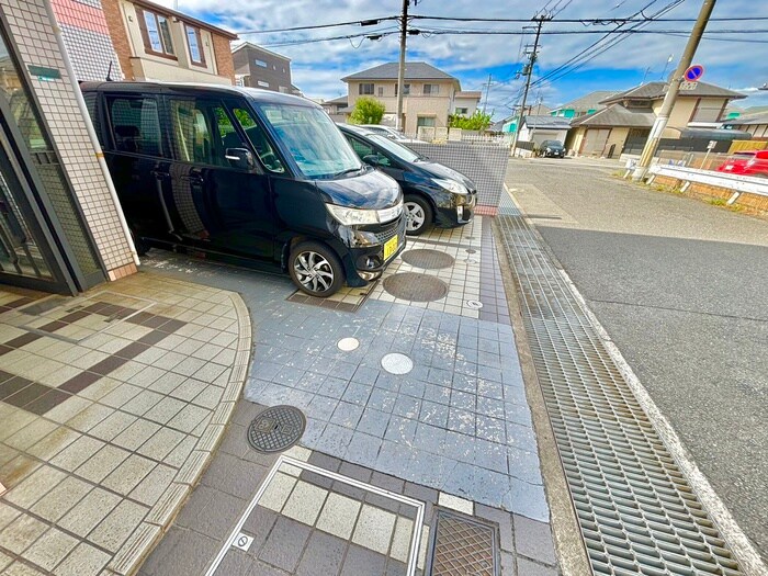 物件外観写真4　(駐車場)