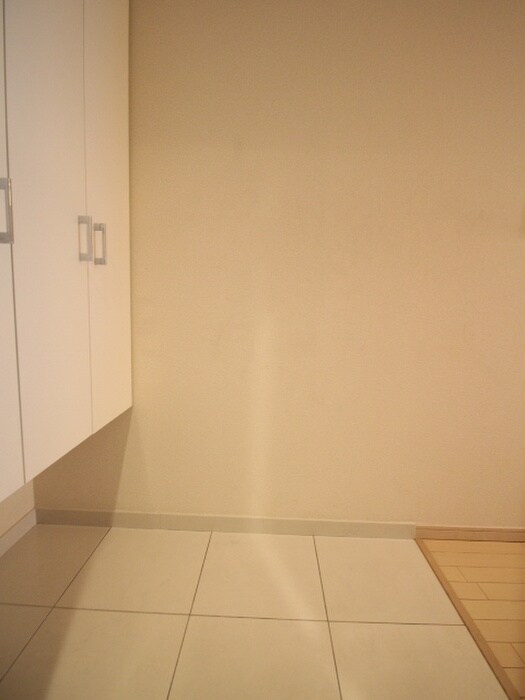 物件内観写真7　(玄関)