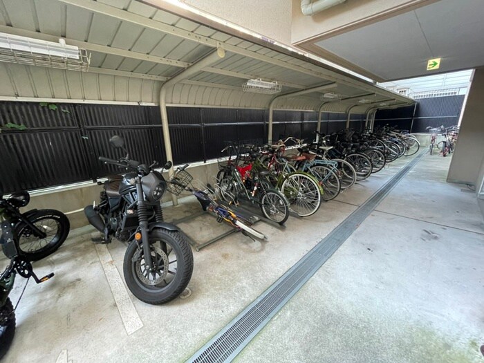 物件外観写真6　(駐輪場)