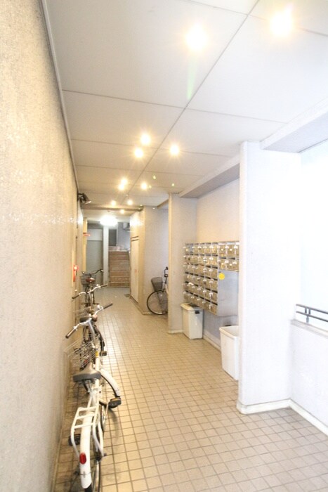 物件外観写真4　(エントランス部分)