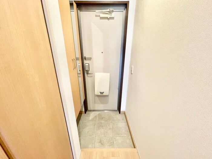 物件内観写真14　(玄関)