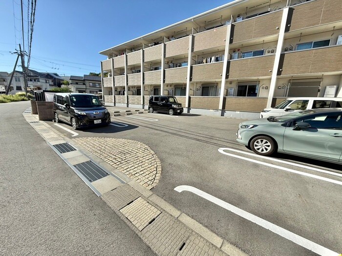 物件外観写真5　(駐車場)