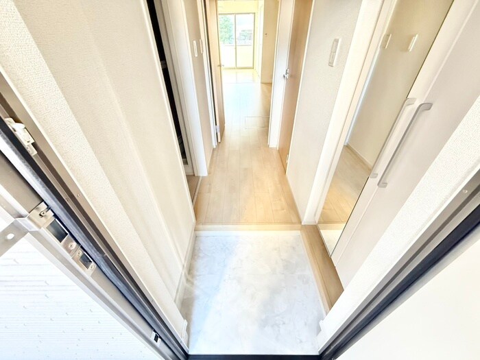 物件内観写真17　(玄関)