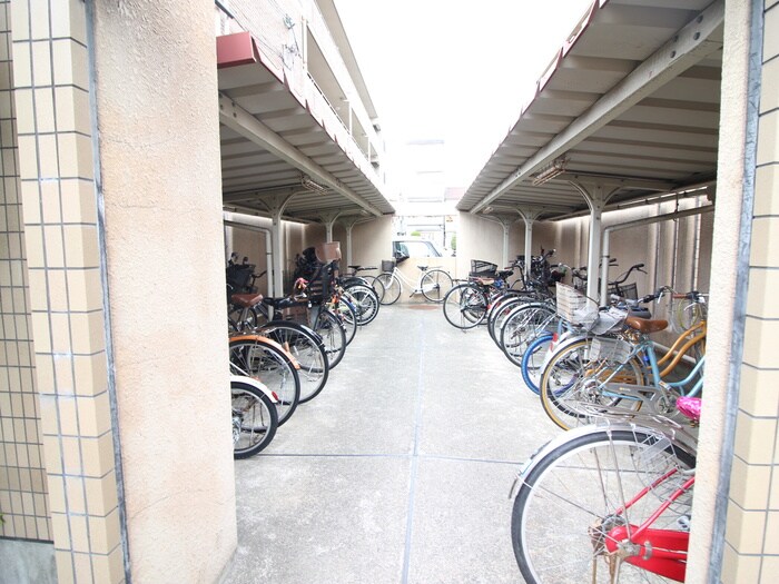 物件外観写真5　(駐輪場)