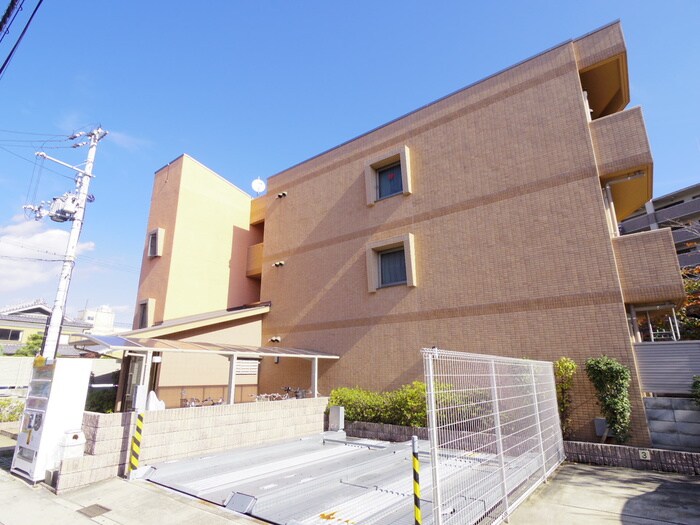 物件外観写真2　(駐車場)