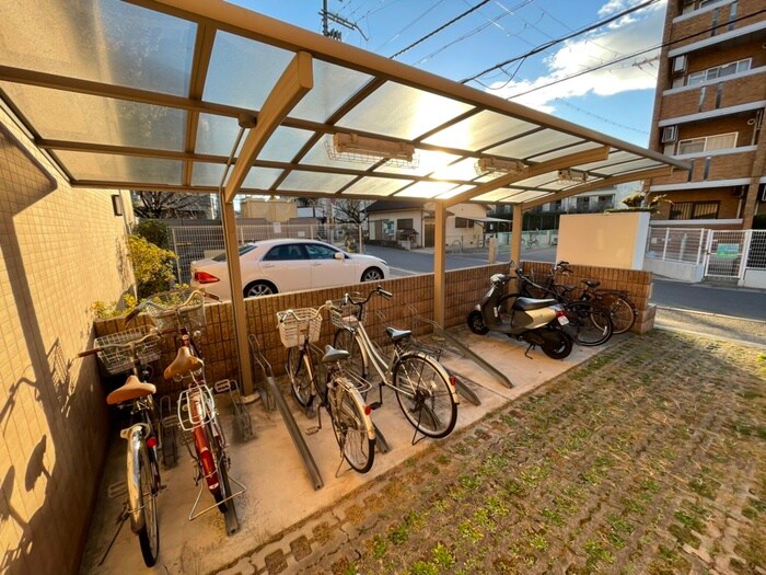 物件外観写真4　(駐輪場)