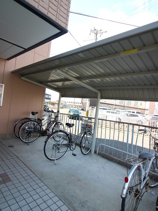 物件外観写真3　(駐輪場)