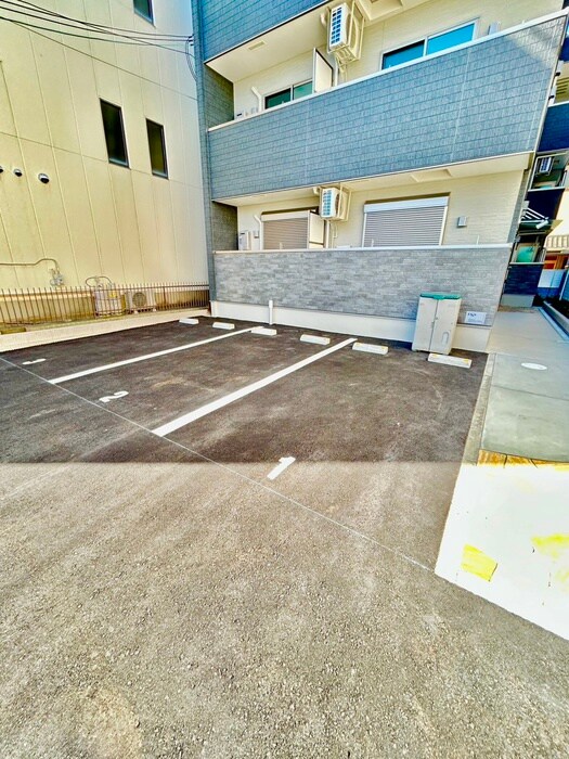 物件外観写真3　(駐車場)
