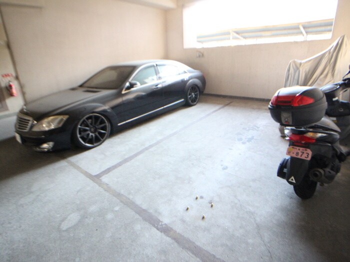 物件外観写真6　(駐車場)