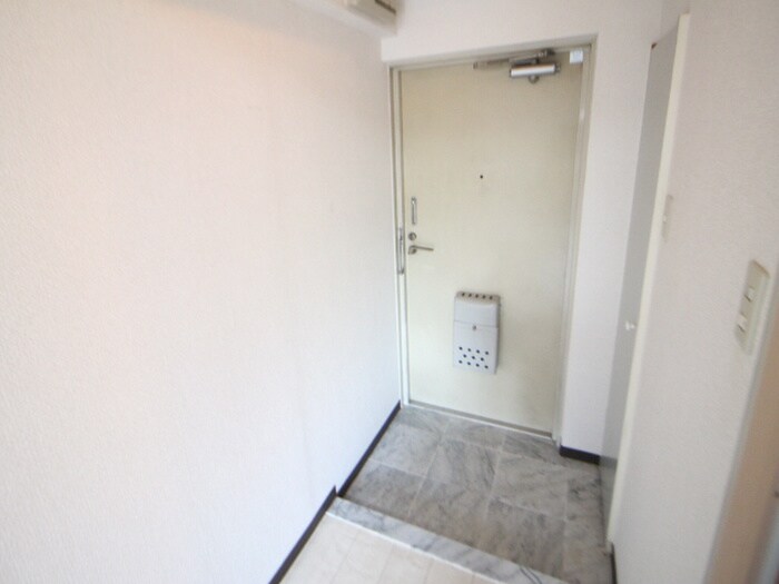 物件内観写真13　(玄関)