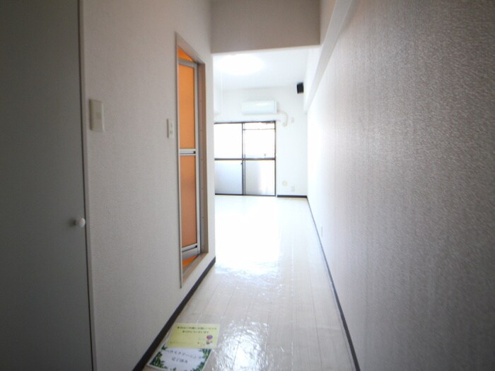 物件内観写真14　(廊下)