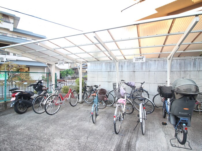 物件外観写真3　(駐輪場)