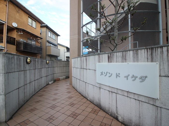 物件外観写真5　(エントランス部分)