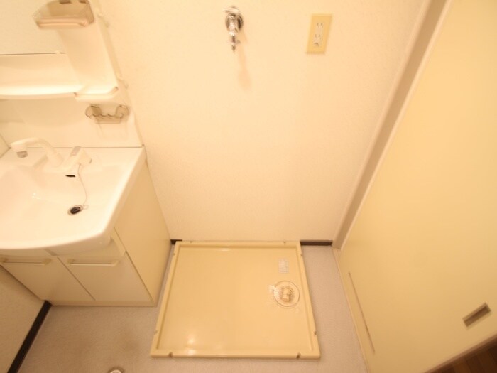 物件内観写真13　(洗濯機置場)