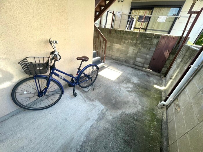物件外観写真4　(駐輪場)