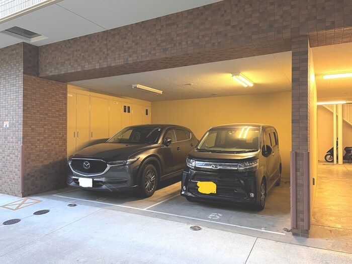 物件外観写真5　(駐車場)