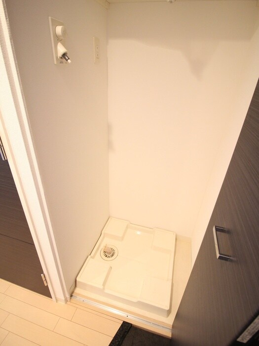 物件内観写真10　(洗濯機置場)