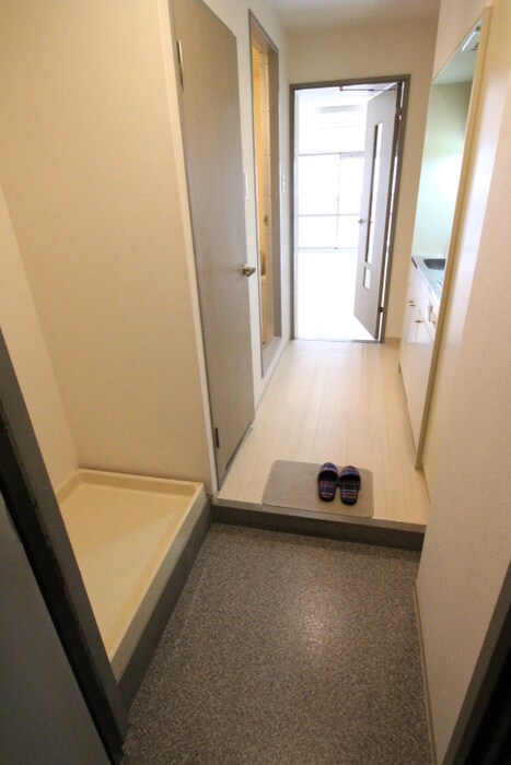 物件内観写真7　(玄関)