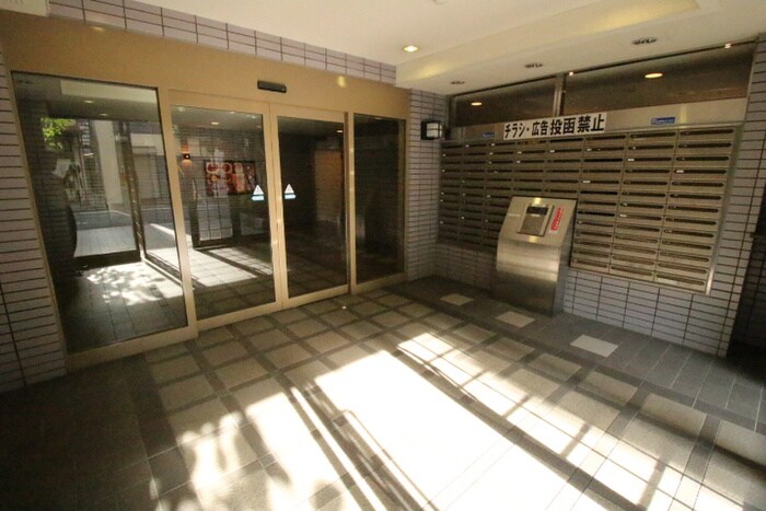 物件外観写真4　(エントランス部分)