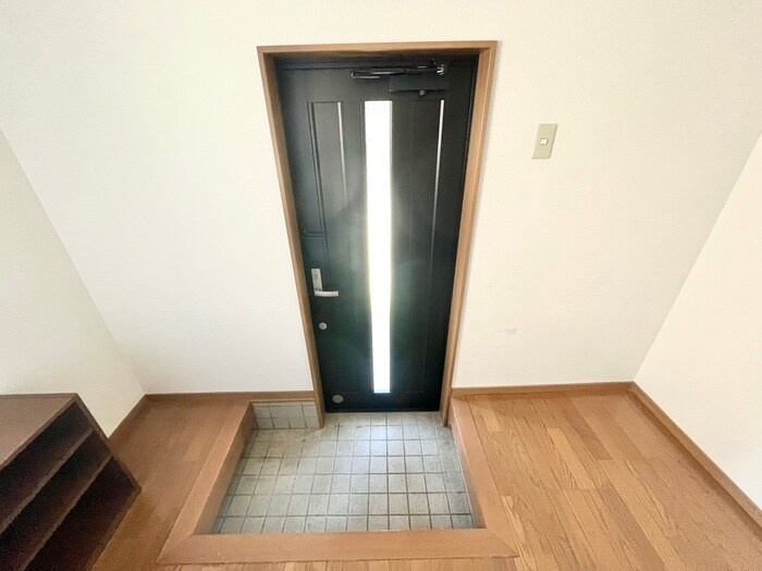 物件内観写真12　(玄関)