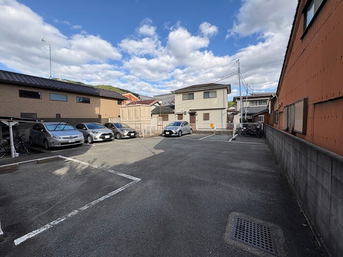 物件外観写真5　(駐車場)