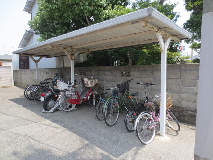 物件外観写真3　(駐輪場)