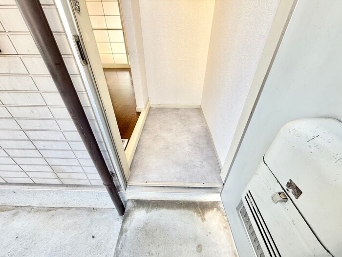 物件内観写真16　(玄関)