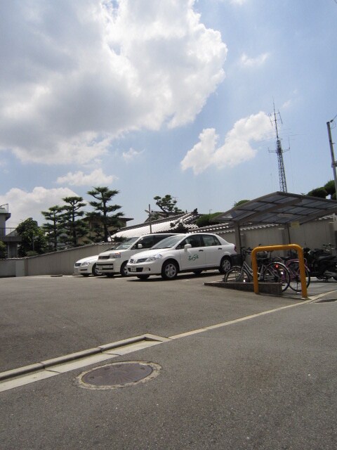 物件外観写真3　(駐車場)
