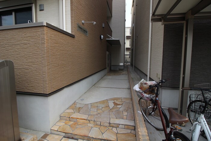 物件外観写真4　(エントランス部分)