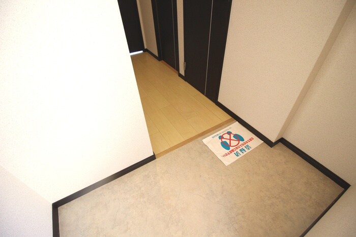 物件内観写真13　(玄関)
