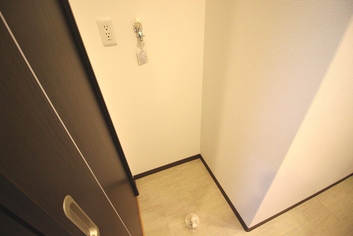 物件内観写真15　(洗濯機置場)