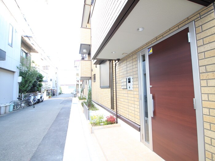 物件外観写真4　(エントランス部分)