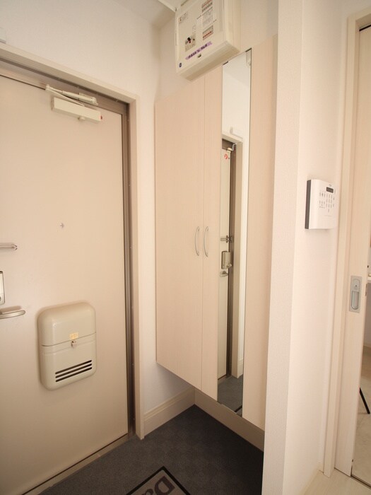 物件内観写真15　(玄関)