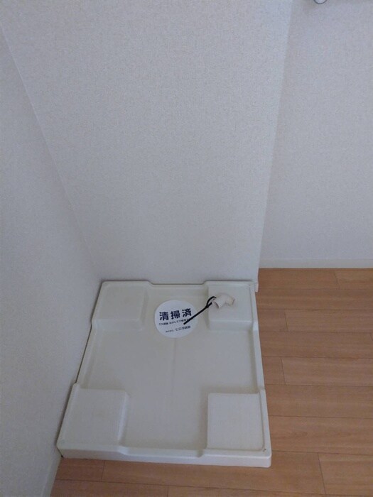 物件内観写真8　(洗濯機置場)