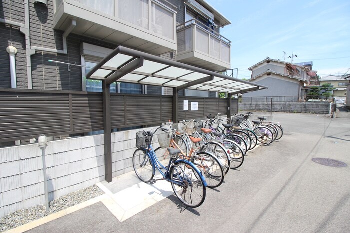 物件外観写真4　(駐輪場)