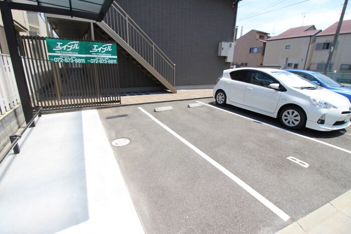 物件外観写真5　(駐車場)