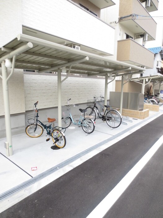 物件外観写真3　(駐輪場)