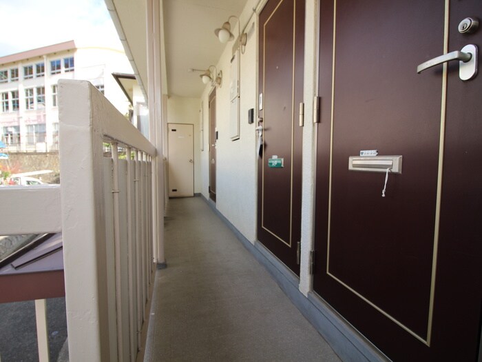 物件外観写真4　(エントランス部分)