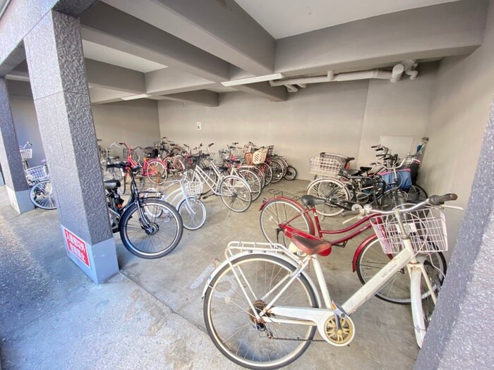 物件外観写真4　(駐輪場)