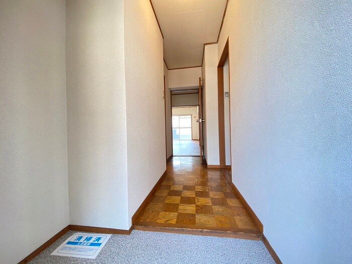 物件内観写真18　(玄関)