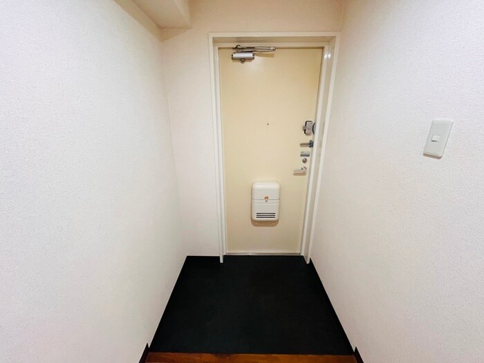物件内観写真7　(玄関)