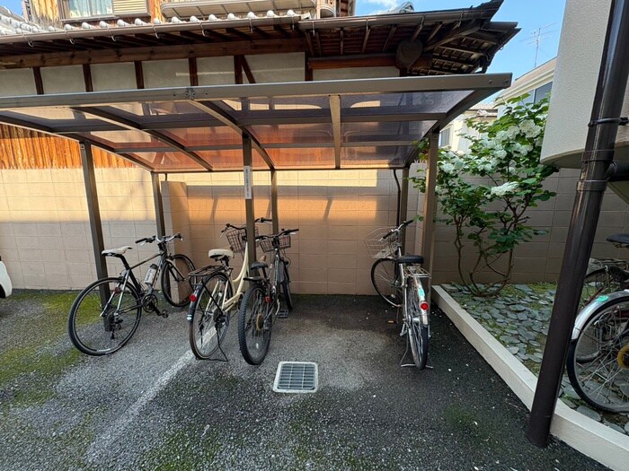 物件外観写真5　(駐輪場)