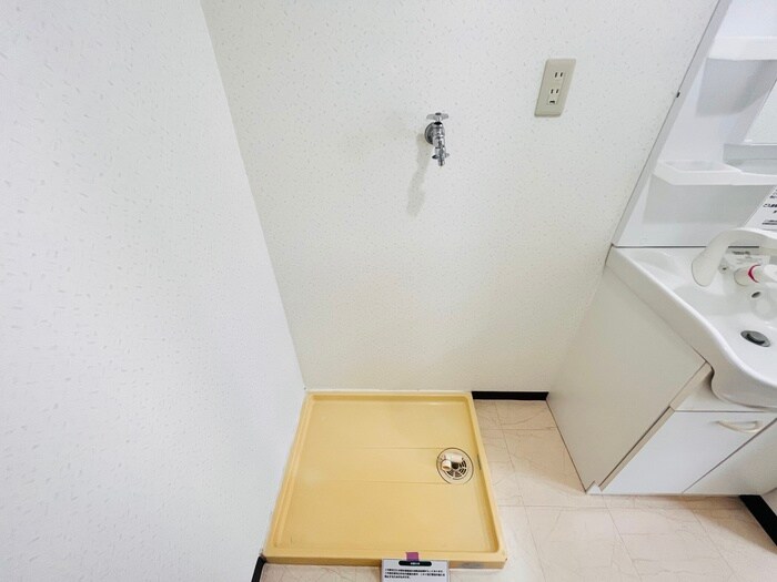 物件内観写真10　(洗濯機置場)