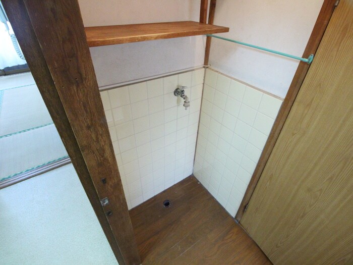 物件内観写真12　(洗濯機置場)