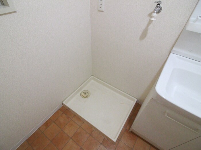 物件内観写真16　(洗濯機置場)