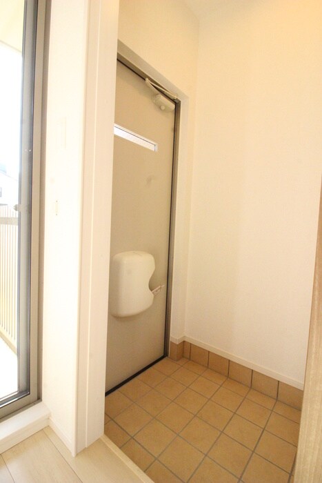 物件内観写真8　(玄関)