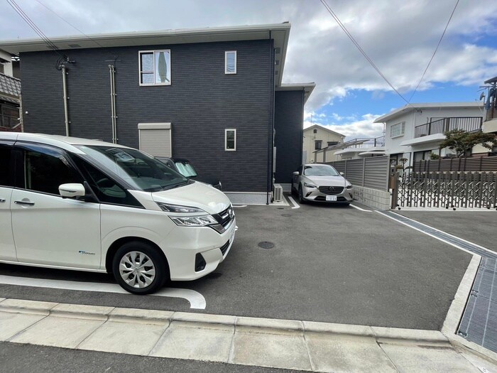 物件外観写真6　(駐車場)