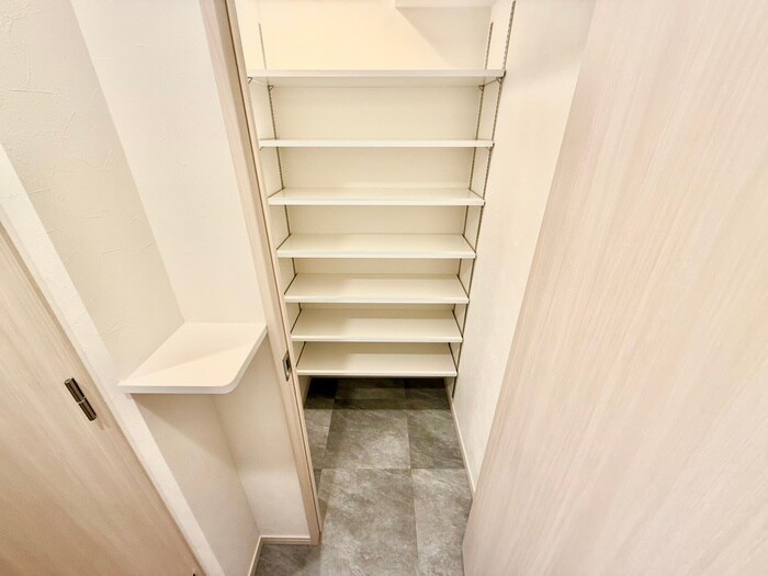 物件内観写真8　(靴箱)