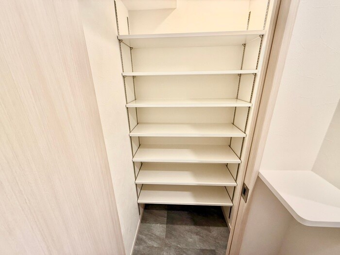 物件内観写真8　(靴箱)